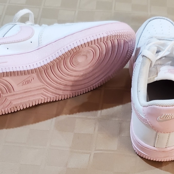 Pink Nike shoes size 1Y- already sold - Picture 5 of 6